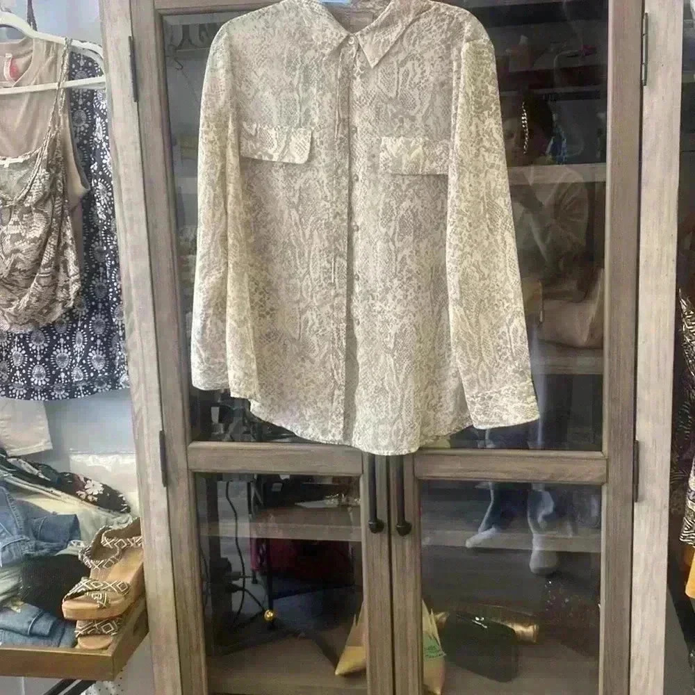 chicos python print shirt Size Large - Picture 3 of 6